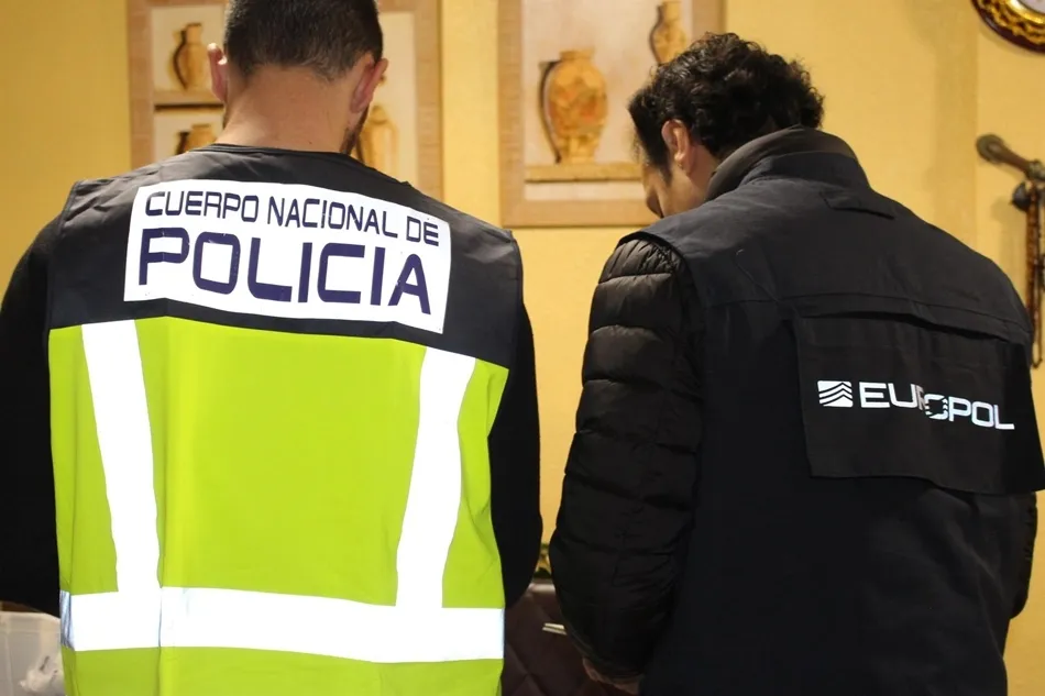 Desarticulada una red ilegal dedicada a amañar parejas de hecho que pagaban hasta 12.000 euros