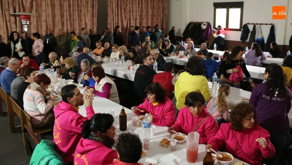 Cerca de 140 personas asistieron a la comida que daba el pistoletazo de salida a las fiestas de San Sebastián / CORRAL