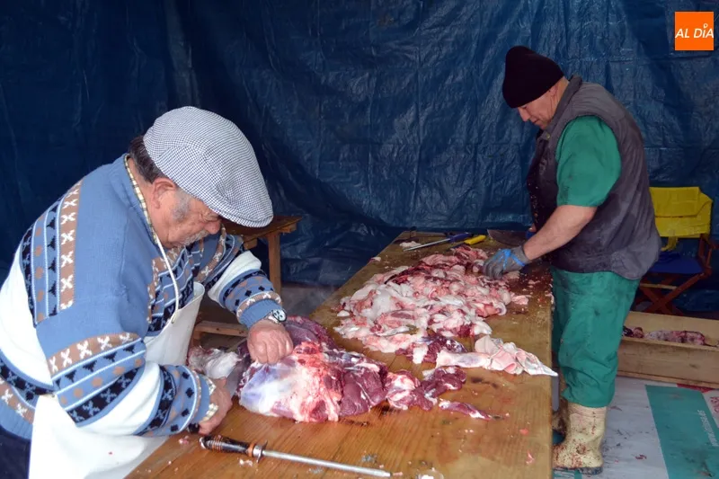 Foto 10 - Villar de Gallimazo se entrega un a&ntilde;o m&aacute;s a su Matanza T&iacute;pica
