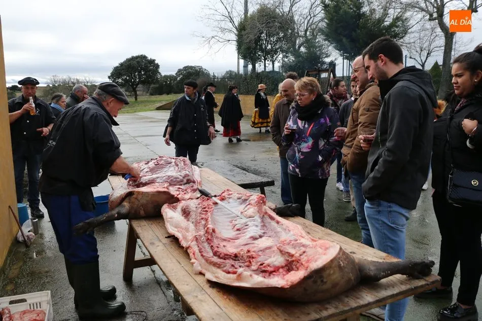 Foto 11 - Mes&oacute;n Gonzalo ejerce de Matancero de Honor en la primera de las Jornadas del Cerdo Ib&eacute;rico de...