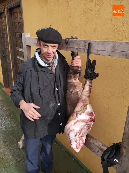 Foto 6 - Mes&oacute;n Gonzalo ejerce de Matancero de Honor en la primera de las Jornadas del Cerdo Ib&eacute;rico de...
