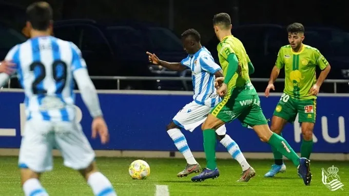 Gallego y Aguilera presionan a Thior / Real Sociedad