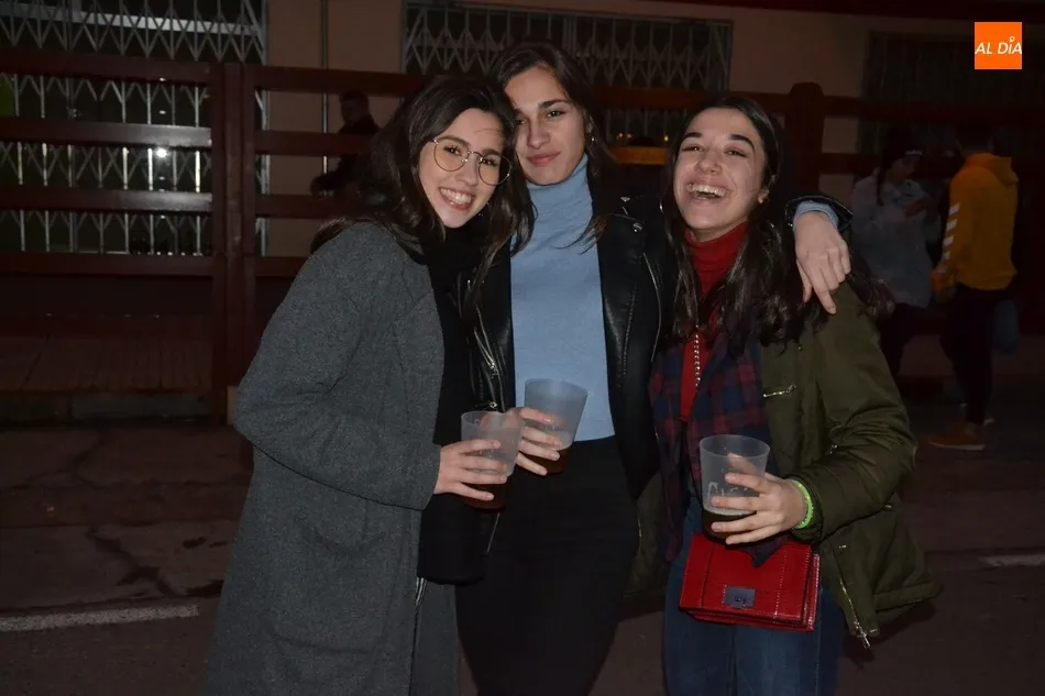 Foto 10 - Los mirobrigenses extienden la fiesta a los bares con mucha m&uacute;sica callejera  
