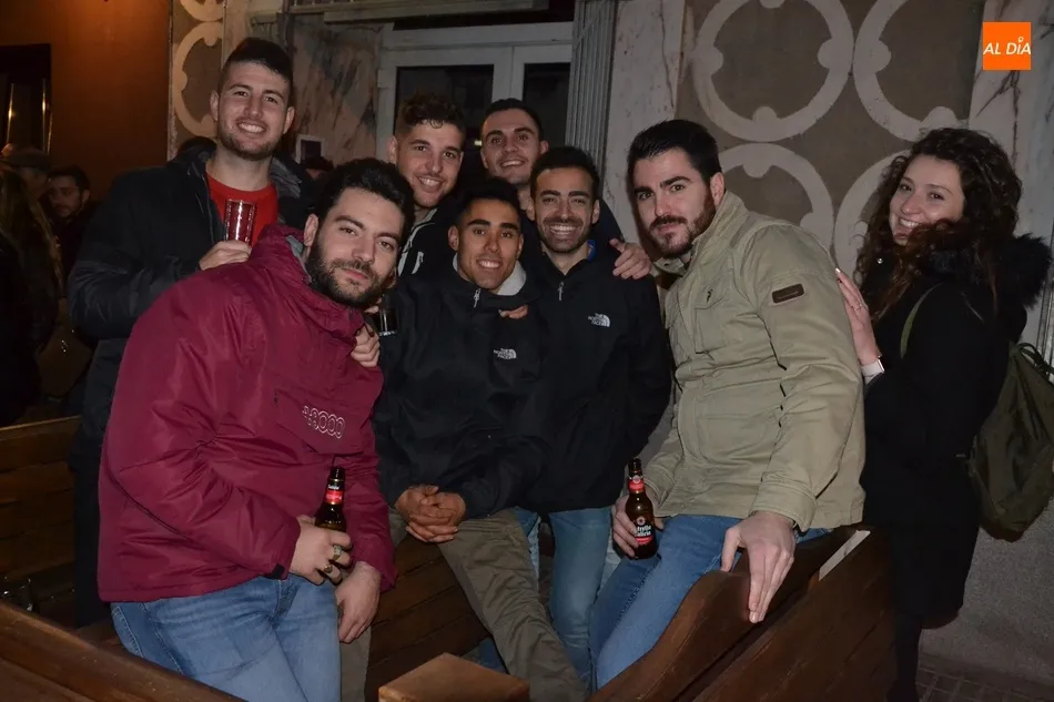 Foto 3 - Los mirobrigenses extienden la fiesta a los bares con mucha m&uacute;sica callejera  