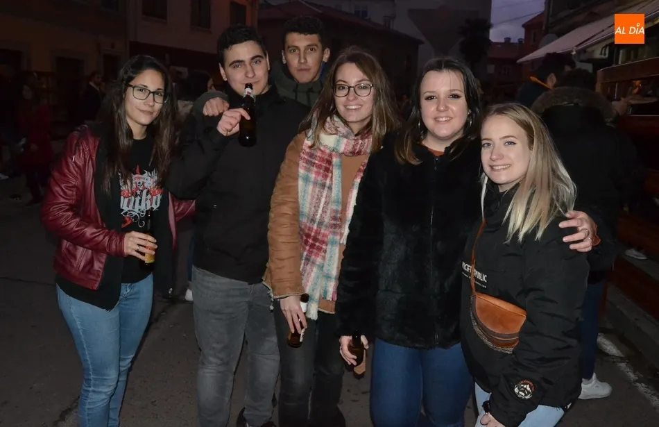 Foto 11 - Los mirobrigenses extienden la fiesta a los bares con mucha m&uacute;sica callejera  