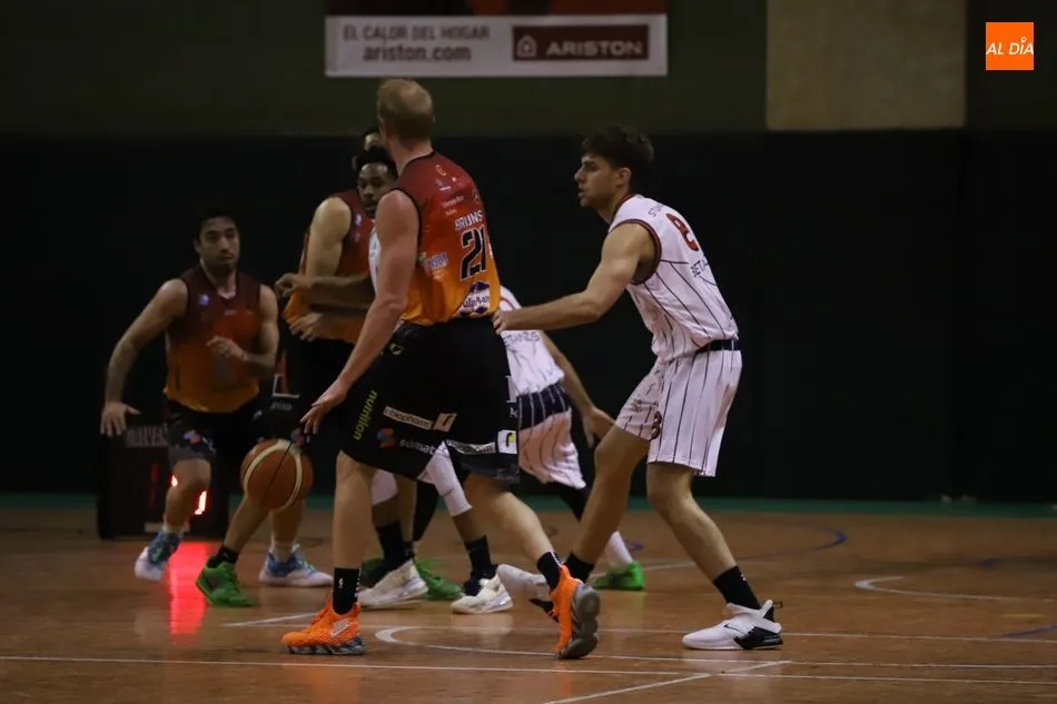 Foto 5 - Aquimisa Carbajosa vence a Santo Domingo para firmar una primera vuelta perfecta (84-61)