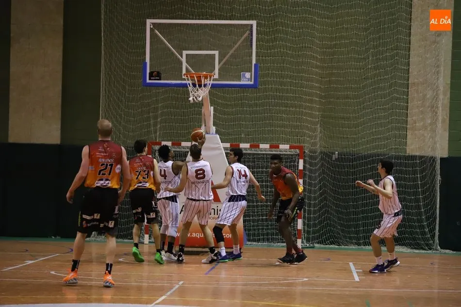 Foto 3 - Aquimisa Carbajosa vence a Santo Domingo para firmar una primera vuelta perfecta (84-61)