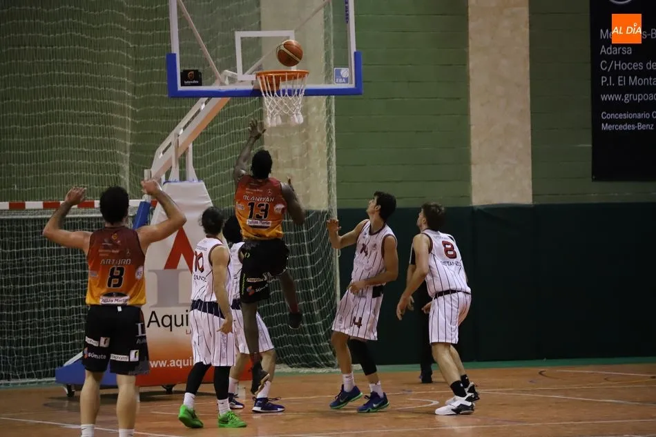 Foto 2 - Aquimisa Carbajosa vence a Santo Domingo para firmar una primera vuelta perfecta (84-61)