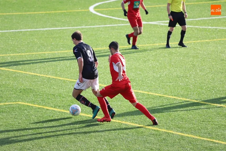 Foto 10 - Un doblete de &Aacute;lex Garrido hace que el Pe&ntilde;aranda no falle contra la Laguna (2-1)