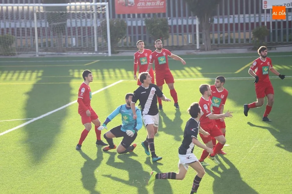 Foto 7 - Un doblete de &Aacute;lex Garrido hace que el Pe&ntilde;aranda no falle contra la Laguna (2-1)