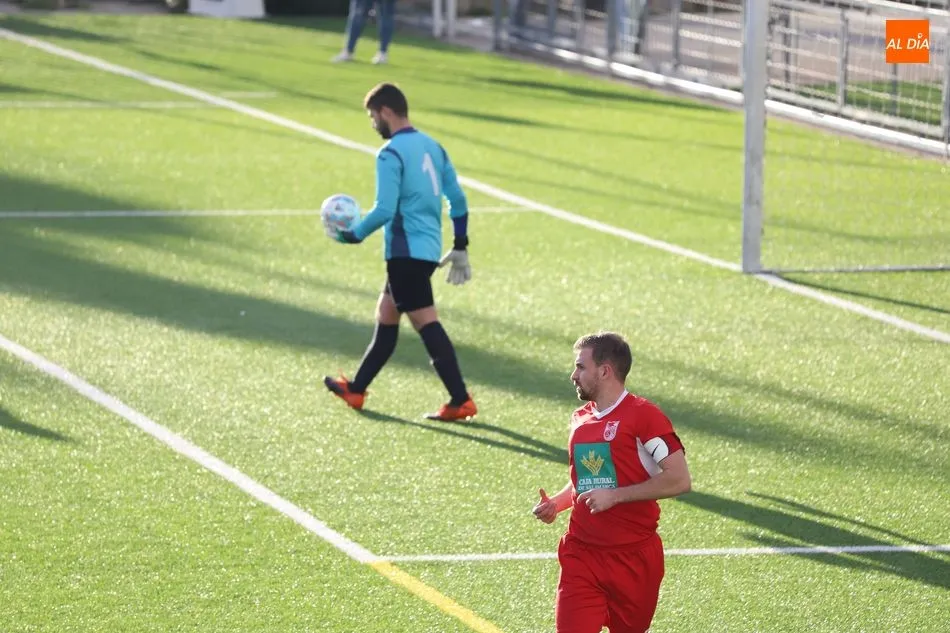 Foto 5 - Un doblete de &Aacute;lex Garrido hace que el Pe&ntilde;aranda no falle contra la Laguna (2-1)