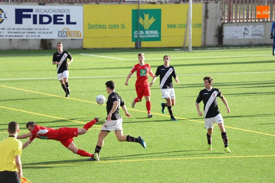 Foto 3 - Un doblete de &Aacute;lex Garrido hace que el Pe&ntilde;aranda no falle contra la Laguna (2-1)