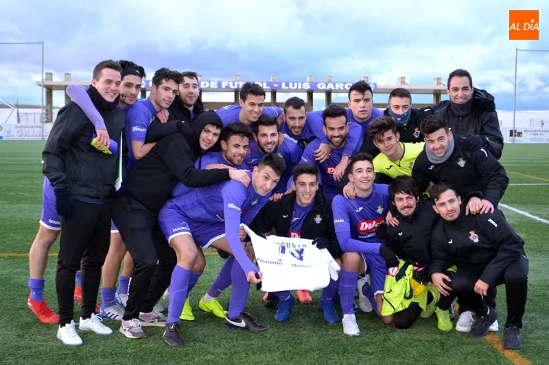 Foto 2 - El CD Pe&ntilde;aranda comienza la segunda vuelta con fuerza tras sentenciar al Laguna 2-1