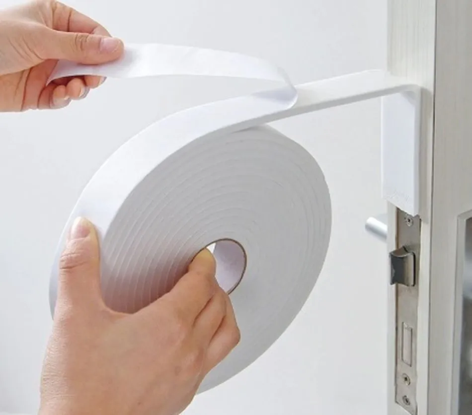 La colocación de burletes, un recurso tan sencillo como efectivo contra las fugas energéticas