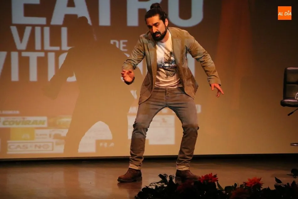 Foto 9 - Vitiriteros viste de humor la inauguraci&oacute;n del Certamen Nacional de Teatro de Vitigudino  