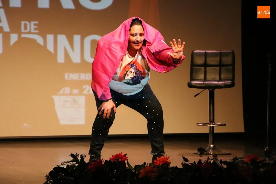 Foto 7 - Vitiriteros viste de humor la inauguraci&oacute;n del Certamen Nacional de Teatro de Vitigudino  