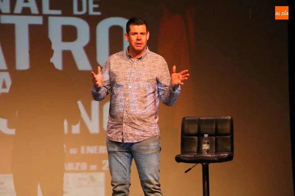 Foto 6 - Vitiriteros viste de humor la inauguraci&oacute;n del Certamen Nacional de Teatro de Vitigudino  