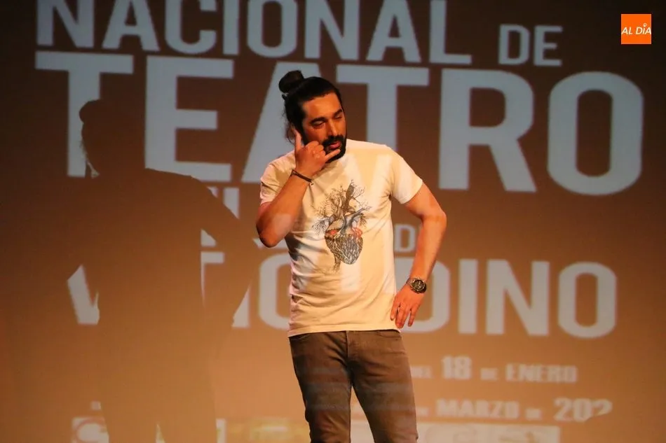 Foto 5 - Vitiriteros viste de humor la inauguraci&oacute;n del Certamen Nacional de Teatro de Vitigudino  
