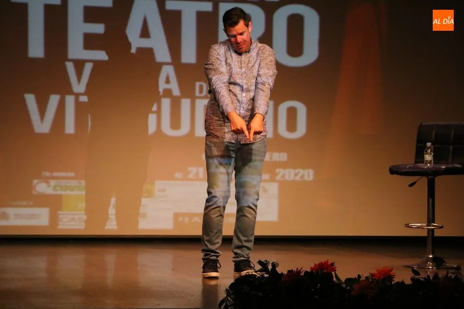 Foto 4 - Vitiriteros viste de humor la inauguraci&oacute;n del Certamen Nacional de Teatro de Vitigudino  