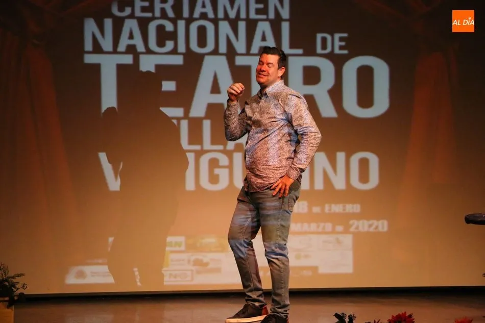 Foto 3 - Vitiriteros viste de humor la inauguraci&oacute;n del Certamen Nacional de Teatro de Vitigudino  
