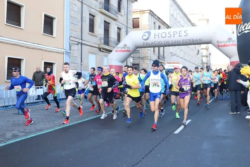 Salida de la carrera competitiva de la Marcha Amarilla / Lydia González