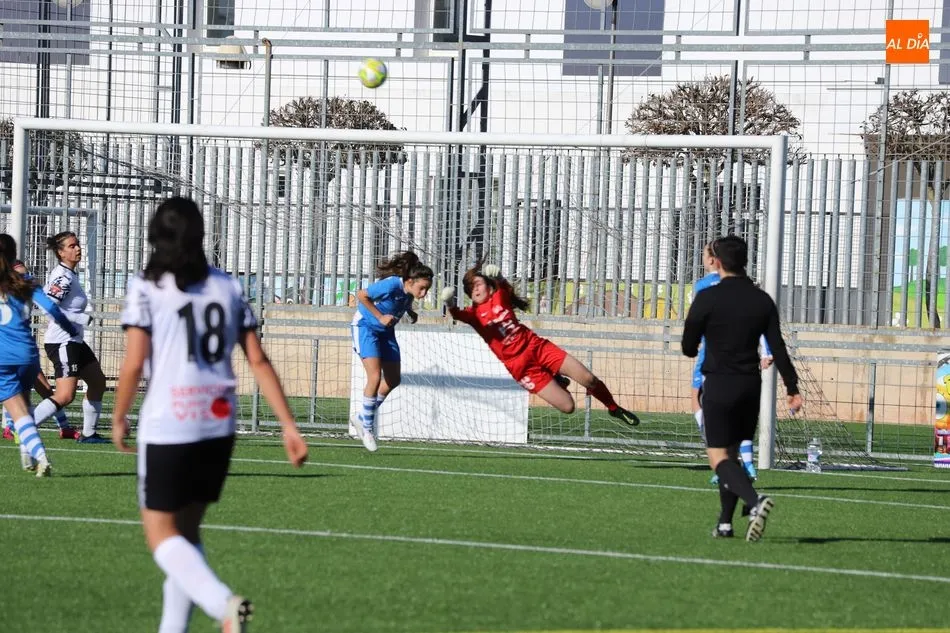 Foto 11 - El Salamanca UDS Femenino da la sorpresa al no poder con el colista (2-2)