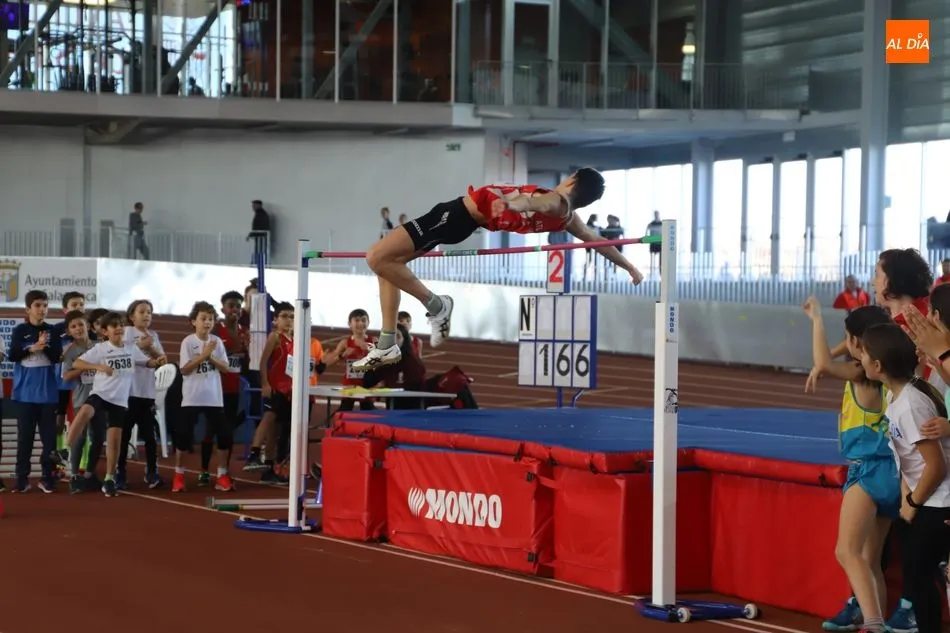 Foto 11 - El atletismo salmantino vive su primera jornada de juegos escolares en pista cubierta