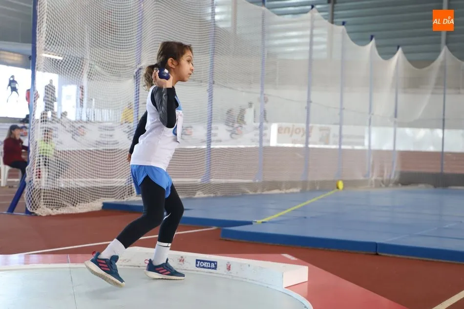 Foto 6 - El atletismo salmantino vive su primera jornada de juegos escolares en pista cubierta