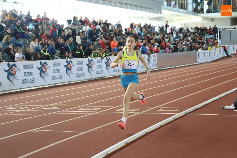 Foto 5 - El atletismo salmantino vive su primera jornada de juegos escolares en pista cubierta