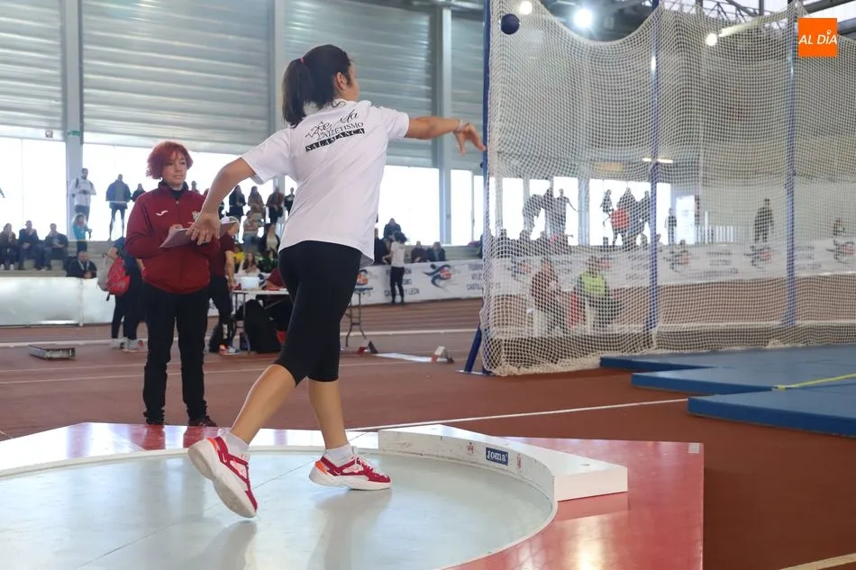 Foto 7 - El atletismo salmantino vive su primera jornada de juegos escolares en pista cubierta