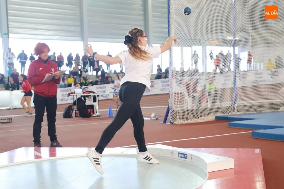 Foto 2 - El atletismo salmantino vive su primera jornada de juegos escolares en pista cubierta