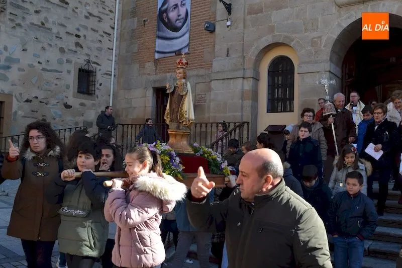 Foto 2 - Los Padres Carmelitas festejan la Fiesta del Ni&ntilde;o Jes&uacute;s de Praga