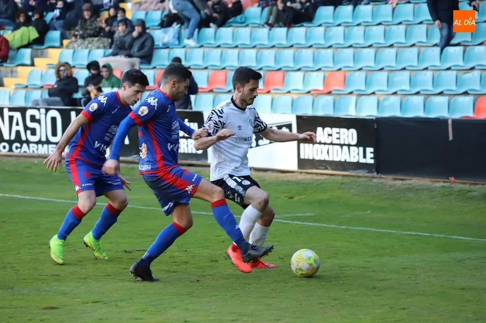 Foto 3 - El Salamanca UDS fracasa con estr&eacute;pito ante el Amorebieta y ya mira hacia el descenso (0-3)