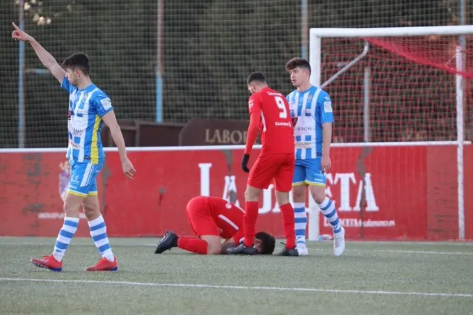Un jugador del Santa Marta se lamenta de una ocasión fallada / UD Santa Marta