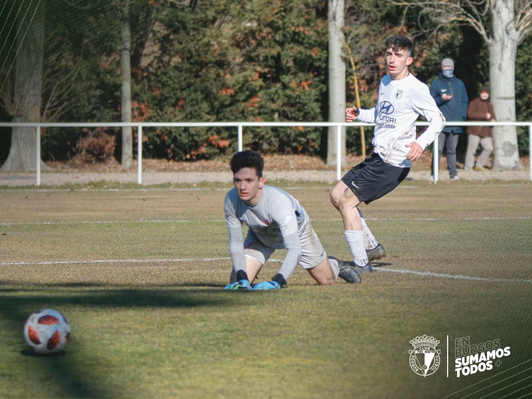 Acción de uno de los goles del Burgos ante el Santa Marta / Burgos CF
