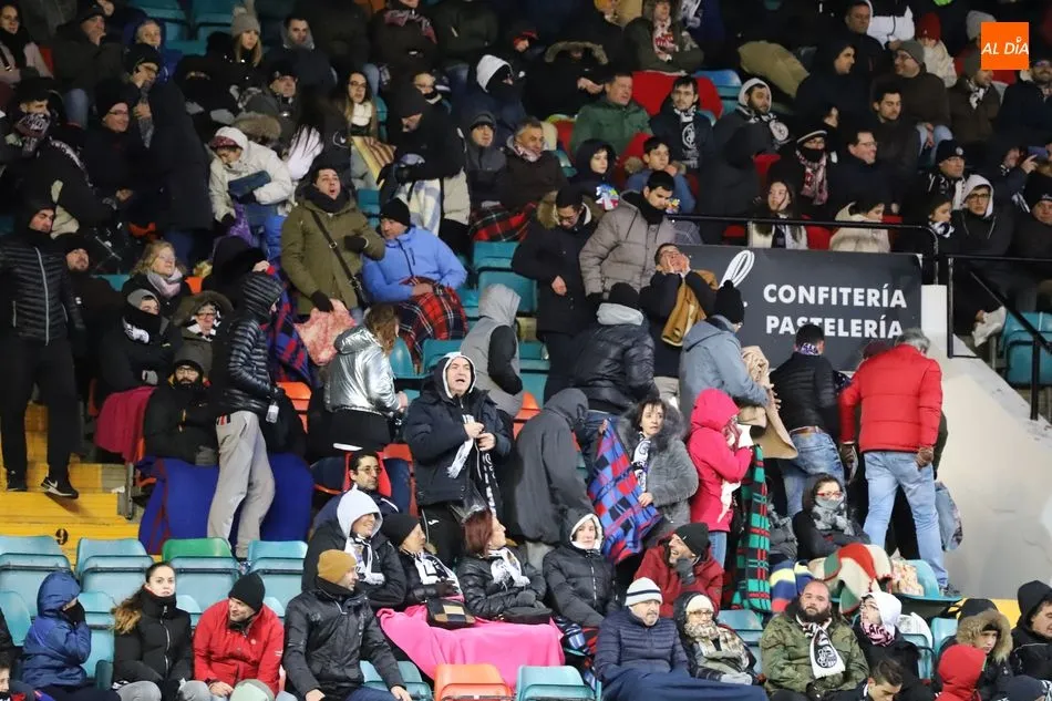 Foto 11 - La afici&oacute;n del Salamanca UDS responde en masa a la llamada del club