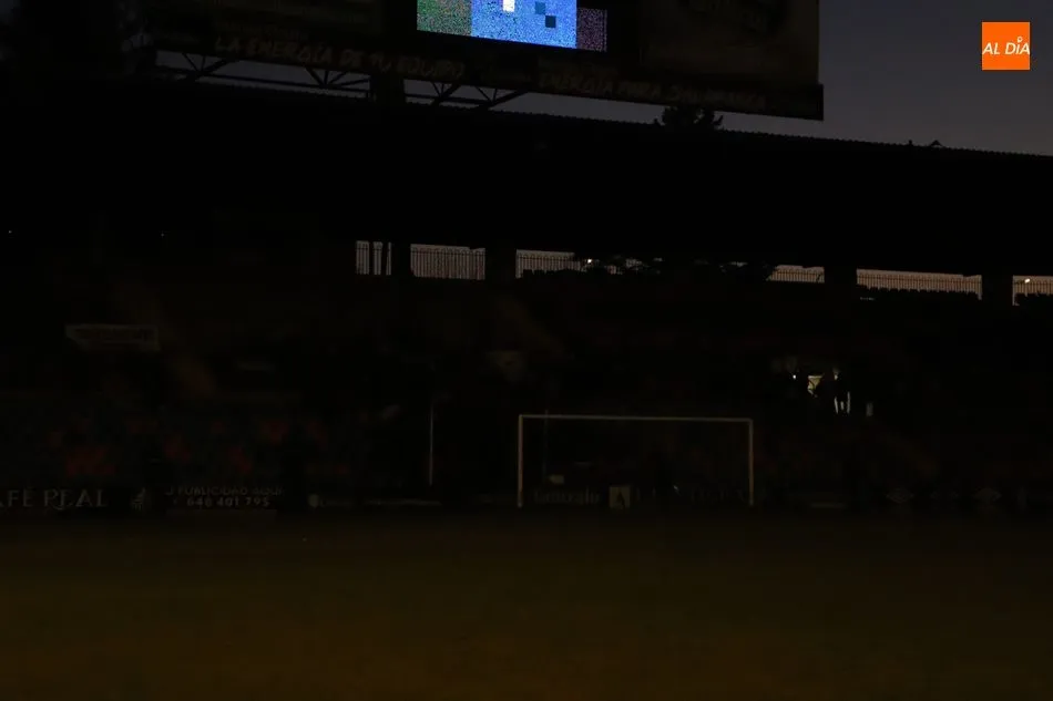 Foto 9 - La afici&oacute;n del Salamanca UDS responde en masa a la llamada del club