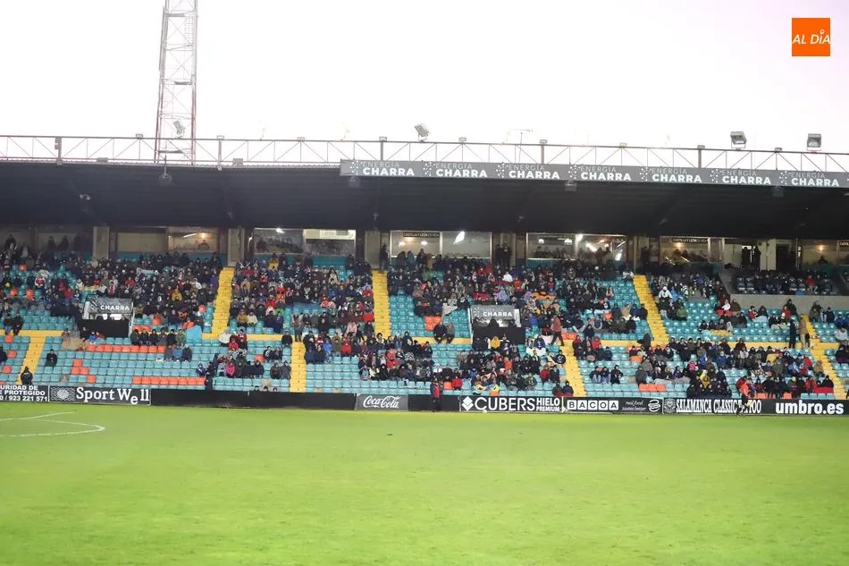 Foto 6 - La afici&oacute;n del Salamanca UDS responde en masa a la llamada del club