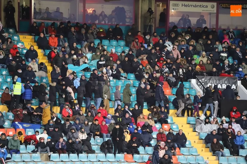 Foto 5 - La afici&oacute;n del Salamanca UDS responde en masa a la llamada del club