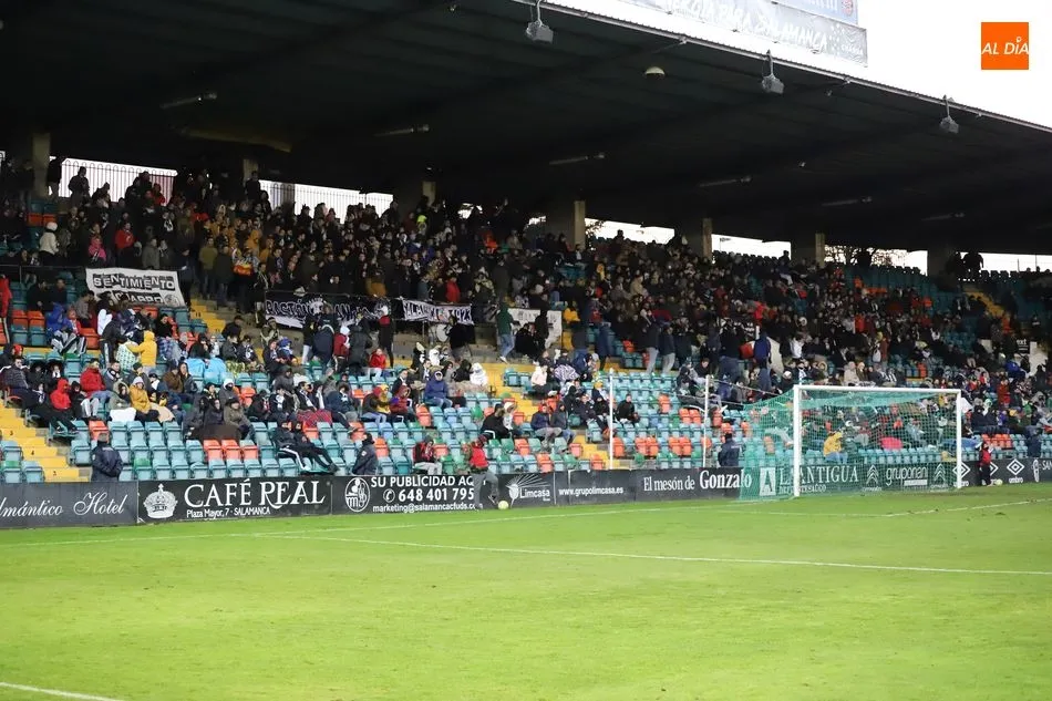 Foto 4 - La afici&oacute;n del Salamanca UDS responde en masa a la llamada del club