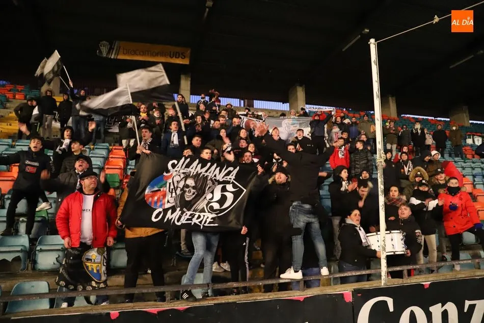 Foto 3 - La afici&oacute;n del Salamanca UDS responde en masa a la llamada del club