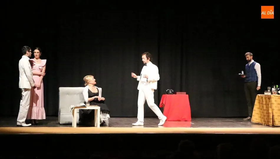 Excelente trabajo el realizado por los actores de Teatre del Talión / CORRAL