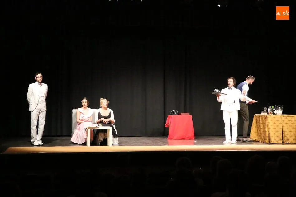 Foto 10 - Casi lleno para ver &lsquo;La importancia de llamarse Frank&rsquo; con Teatre del Tali&oacute;n  