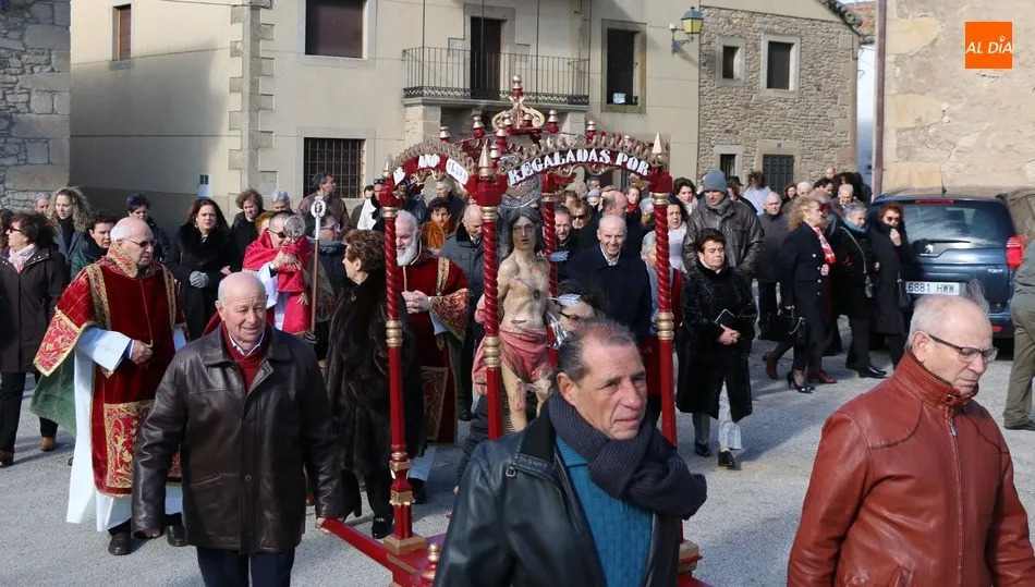 San Sebastián salió en procesión alrededor de la iglesia parroquial en Yecla de Yeltes / CORRAL
