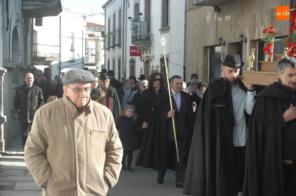 Foto 11 - Los mayordomos de San Sebasti&aacute;n presiden la procesi&oacute;n y la &lsquo;colaci&oacute;n decente&rsquo; en Villavieja  