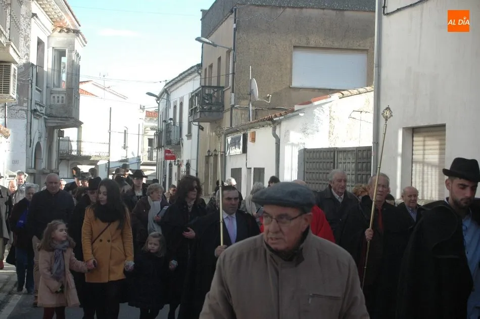 Foto 10 - Los mayordomos de San Sebasti&aacute;n presiden la procesi&oacute;n y la &lsquo;colaci&oacute;n decente&rsquo; en Villavieja  