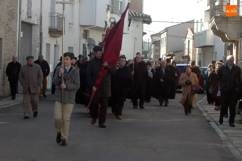 Foto 8 - Los mayordomos de San Sebasti&aacute;n presiden la procesi&oacute;n y la &lsquo;colaci&oacute;n decente&rsquo; en Villavieja  