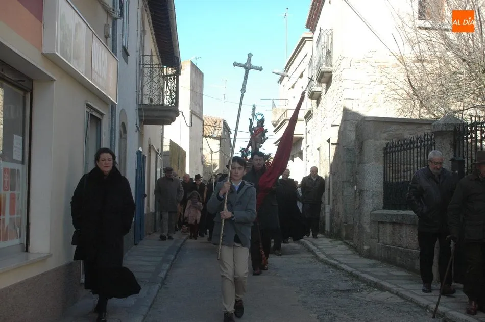 Foto 7 - Los mayordomos de San Sebasti&aacute;n presiden la procesi&oacute;n y la &lsquo;colaci&oacute;n decente&rsquo; en Villavieja  