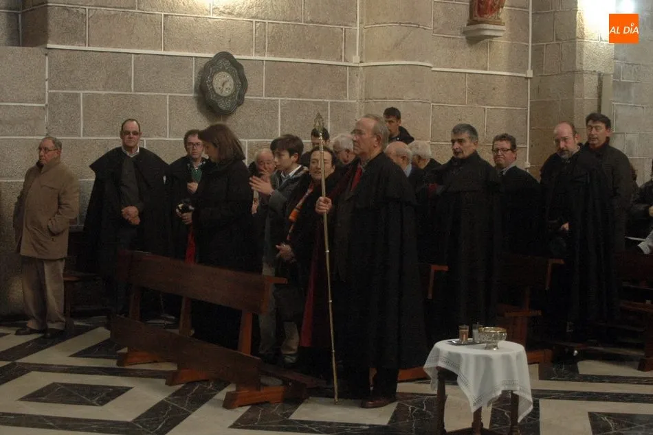 Foto 3 - Los mayordomos de San Sebasti&aacute;n presiden la procesi&oacute;n y la &lsquo;colaci&oacute;n decente&rsquo; en Villavieja  