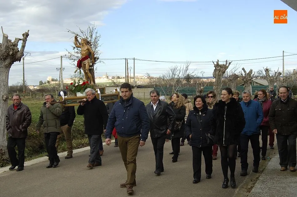 Momento de la procesión por las calles del Arrabal de San Sebastián/ Foto: Adrián M.Pastor